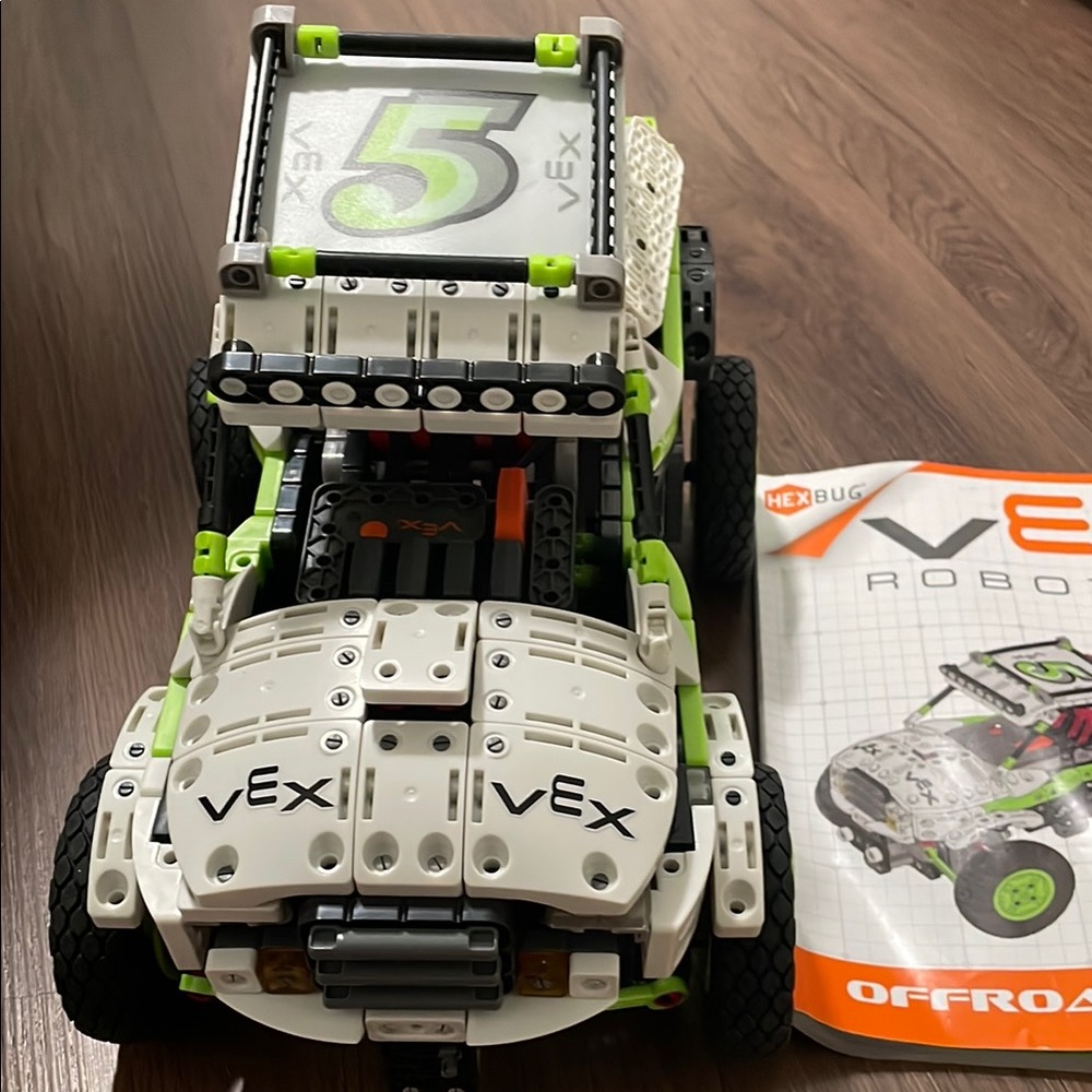Vex Robotics Affroad Truck by Hex Bug. Ages 8  & up